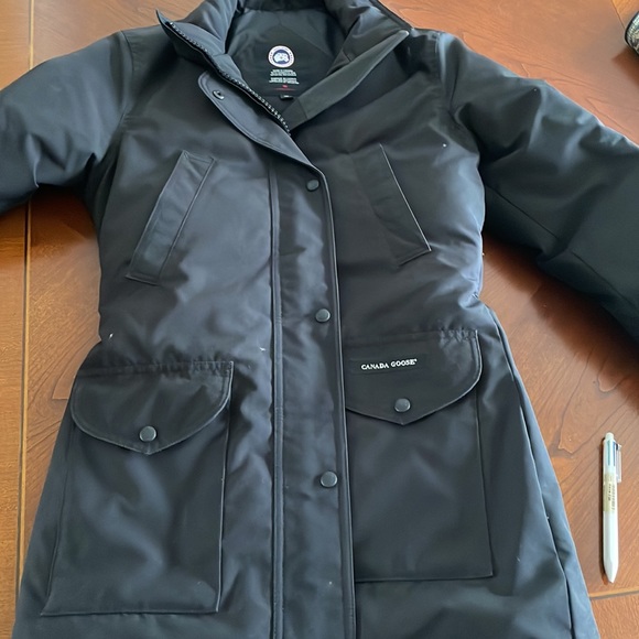 Canada Goose Jacket - Picture 9 of 11